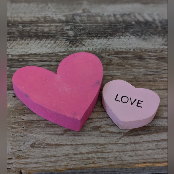 Set Of Two Woden Hearts Decor 🩷 - Picture 4 of 4